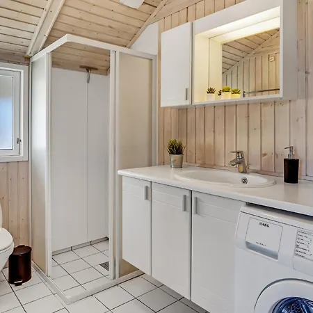 2 Bedroom Stunning In *