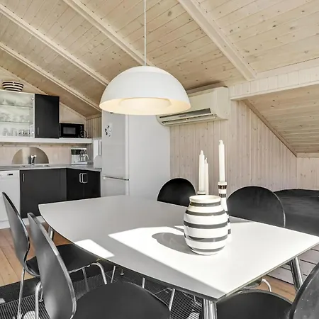بيت للعطل 2 Bedroom Stunning In