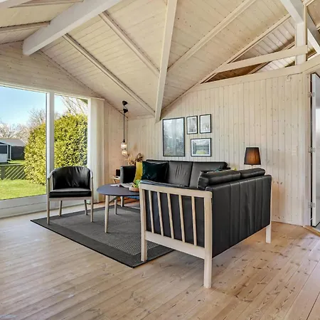 2 Bedroom Stunning In Semesterbostad