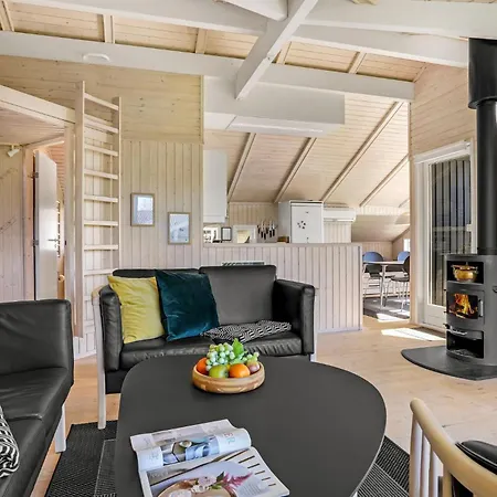 2 Bedroom Stunning In *