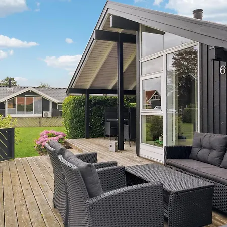 2 Bedroom Stunning In Ferienhaus Odder