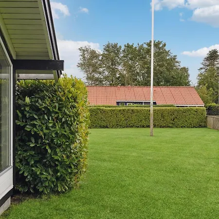 2 Bedroom Stunning In Ferienhaus Odder
